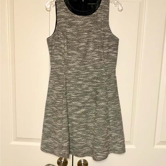 BANANA REPUBLIC black/white Dress with Leather Detail Shoulder/Collar, Size 8. - Picture 6 of 9